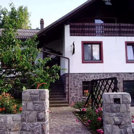 Guest House Ema 크르니 루그 외부 사진